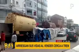 Cusco: comerciantes en riesgo al vender sus productos cerca a rieles de tren