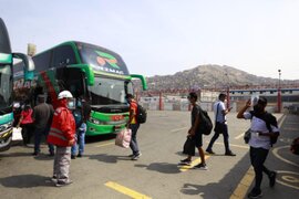 Paro de transportes: Colectiveros cobran hasta S/120 por pasaje en Terminal de Yerbateros