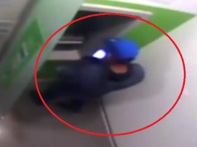 ¡Atención! Delincuentes colocan dispositivos en cajeros automáticos para robar billetes