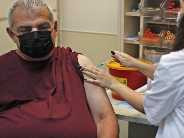Israel: Mayores de 60 años y personal sanitario tendrán cuarta dosis de vacuna contra COVID-19