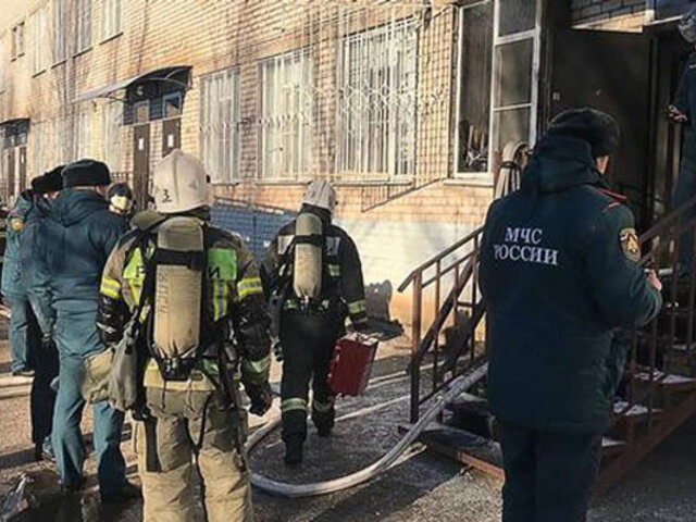Al menos cuatro personas fallecieron durante incendio en un hospital en Rusia