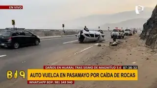 Accidente vehicular tras sismo en Lima: auto se vuelca en Pasamayo por caída de rocas