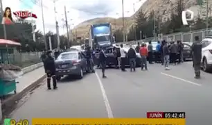 Junín: transportistas bloquean carretera exigiendo reducción del precio de los combustibles