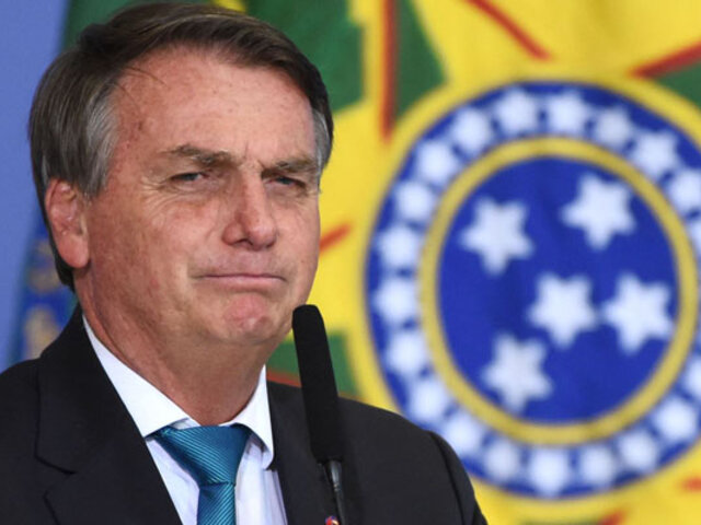Brasil: presidente Bolsonaro fue hospitalizado de urgencia por posible obstrucción intestinal