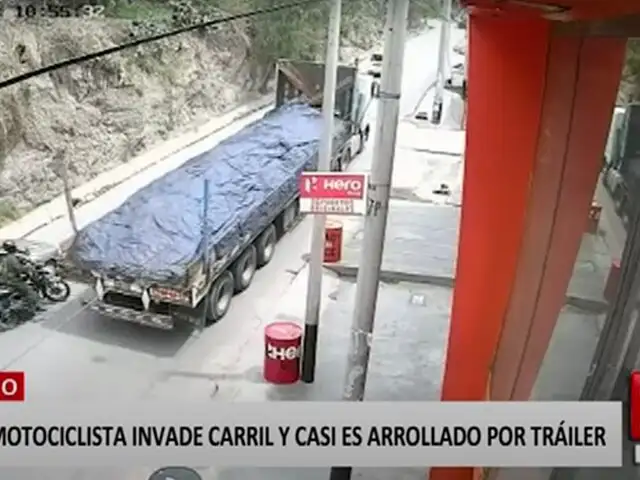 Ayacucho: motociclista invade carril y casi es arrollado por tráiler