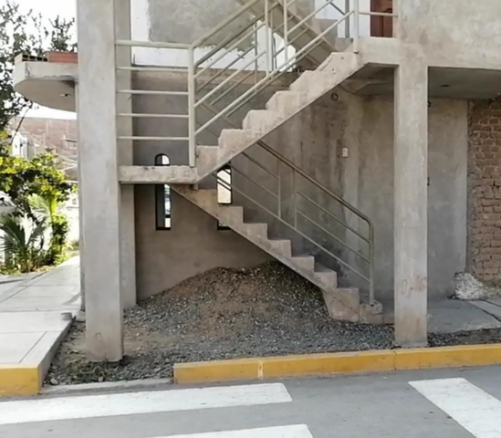 VMT: vecinos construyen escalera en vía pública