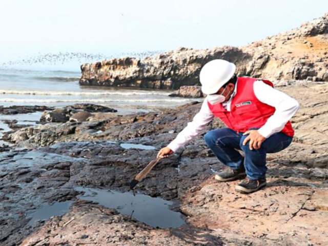 Ministro del Ambiente supervisó daños en mar de Ventanilla tras derrame de petróleo