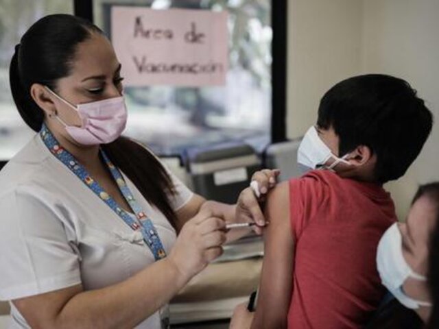 Vacunación de niños de 5 a 11 años: menores acuden a Plaza Norte acompañados de sus padres