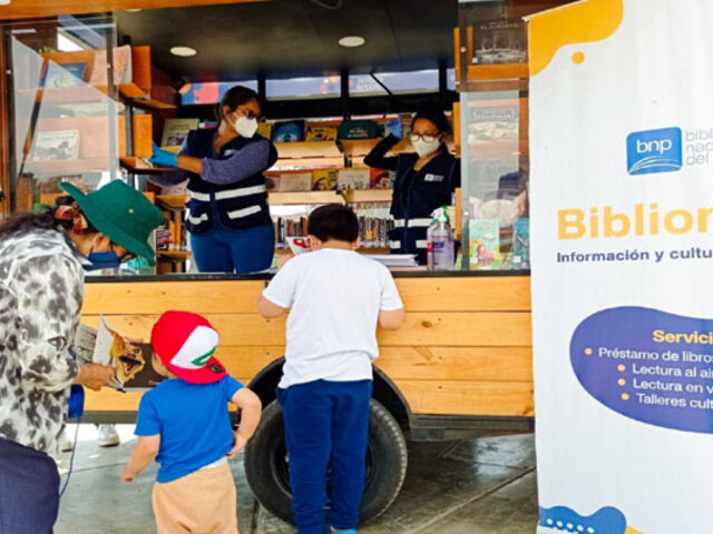 Atención lectores: El Bibliomóvil llegó al Callao para prestar libros a domicilio
