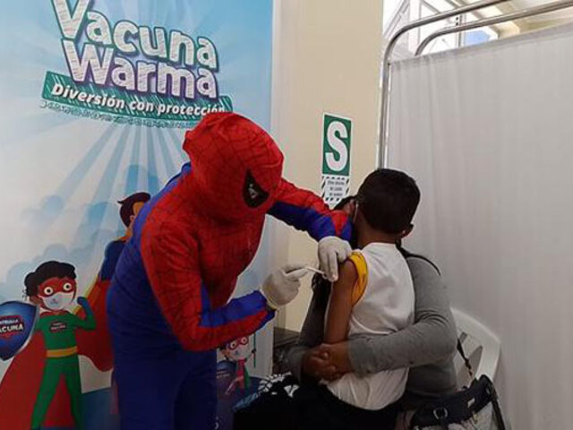 Covid-19: enfermeras vestidas de Spiderman, Hulk entre otros superhéroes vacunan niños