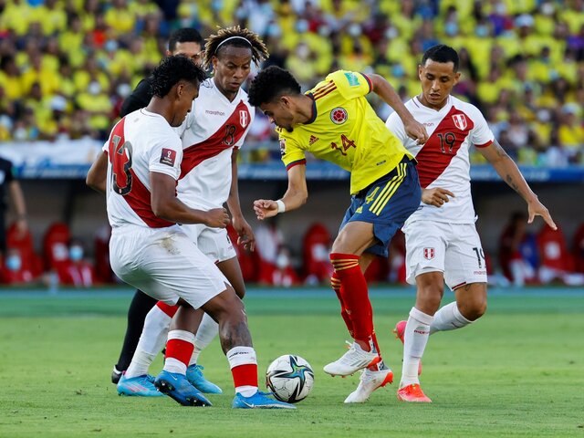 Perú venció 1 a 0 a Colombia en el Metropolitano de Barranquilla y subió al cuarto puesto de las Eliminatorias