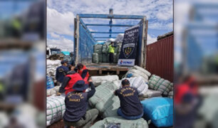 Puno: intervienen camión procedente de Bolivia con 25 toneladas de ropa de contrabando