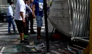 Cercado de Lima: un fallecido tras choque entre bus de turismo y furgoneta