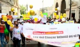 Padres de niños con cáncer protestan por falta de tratamientos y equipos médicos especializados