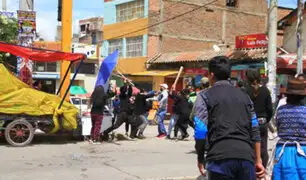 Ambulantes se disputan con piedras, palos y cuchillos principales calles de Huancayo