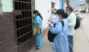Equipos sanitarios intervienen casa por casa para combatir brote de dengue en Lambayeque
