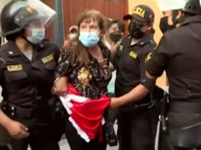 Dos detenidos durante protesta en los exteriores de Palacio de Gobierno