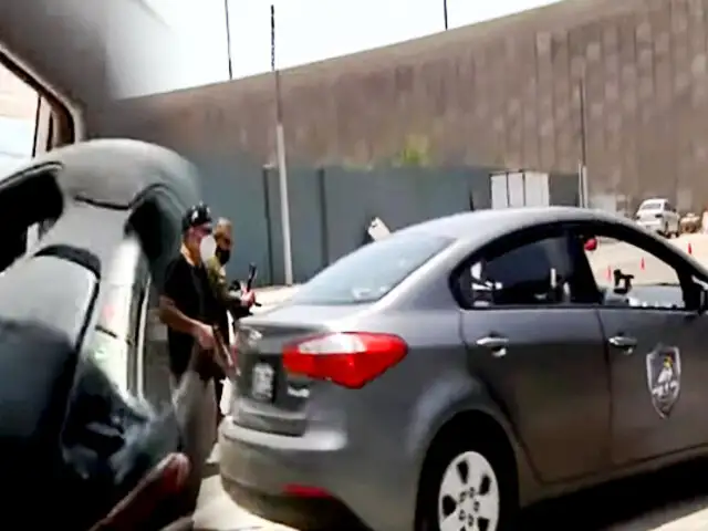 Expertos conductores enseñan cómo escapar de asaltos en motos y autos