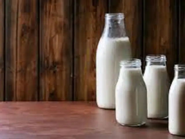Uso de leche fresca para fabricar leche evaporada incrementaría precio del producto, advierte experto