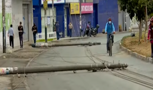 Independencia: tres postes cae tras choque de un camión