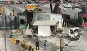 Línea Amarilla: casetas de peaje destruidas tras triple choque