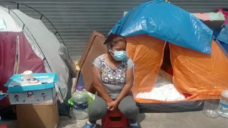 Breña: Madre de familia acampa a las afueras del Hospital del Niño para que atiendan a su hija