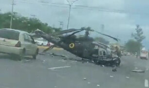 Impactantes imágenes: helicóptero militar cae en una transitada carretera de Ecuador