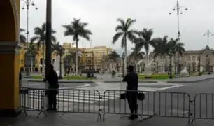 Turistas y comerciantes se ven perjudicados por rejas en el centro de Lima