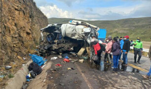 FOTOS: choque frontal entre miniván y tráiler deja cinco muertos en carretera Interoceánica