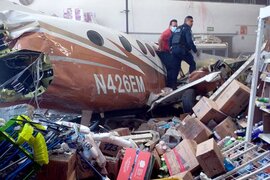 México: Avioneta se estrella contra un supermercado y deja tres muertos