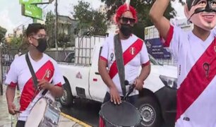 Perú vs. Paraguay: hinchas entusiasmados se concentran en las afueras del hotel de concentración