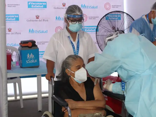 Essalud inicia campaña de vacunación territorial en Lima y Callao