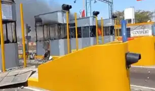 Paro de transportistas: Grupo de vándalos incendia casetas de peaje en Ica