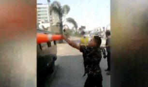 Surco: supuestos colectiveros atacan con palos a inspectores de tránsito