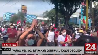 La Molina: vecinos marchan contra el toque de queda y piden renuncia de Castillo