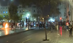 Manifestaciones contra el presidente Pedro Castillo dejan destrozos en la plaza San Martín