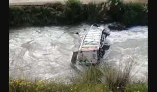 Universitaria pierde la vida y cuatro personas desaparecen tras volcadura de camión al río Cochas