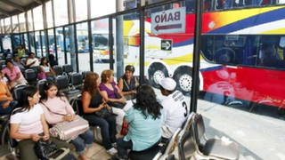 Empresas de transporte reanudan salida de buses y venta de pasajes a regiones del sur