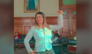 Critican a congresista Tania Ramírez por grabar videos para Tik Tok en el Congreso