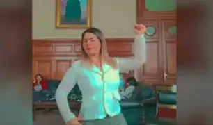 Critican a congresista Tania Ramírez por grabar videos para Tik Tok en el Congreso