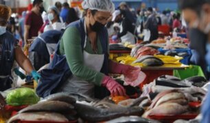 Jueves Santo: personas se amanecen para conseguir pescado en terminal de VMT