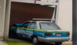 Miraflores: Patrullero de Serenazgo se estrelló contra cochera de vivienda
