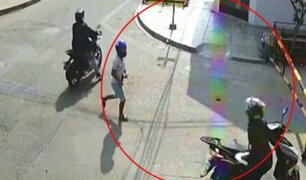 Comas: Delincuentes en moto asaltan a mujer en la puerta de su casa