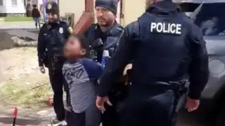 Estados Unidos: niño de 8 años es detenido por robar una bolsa de papas fritas
