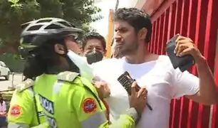 Ciclista infractor se pone faltoso y agrede a dos agentes de escuadrón de bicicletas PNP