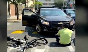 Miraflores: chófer atropella a ciclista y le destroza su bicicleta