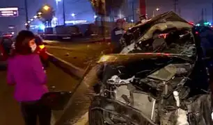 Ventanilla: Auto se empotra contra tráiler en la avenida Gambetta