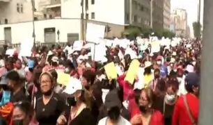 Madres del vaso de leche protestan en contra de ley que modifica la preparación de leche evaporada