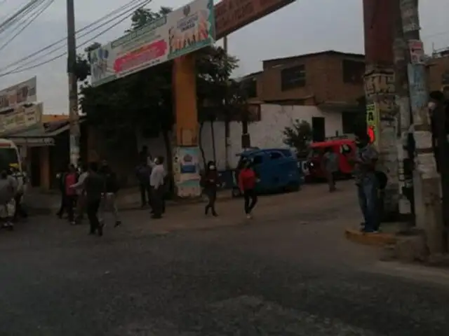 Chosica: colocan buses en medio de la Carretera Central para impedir circulación de transportistas