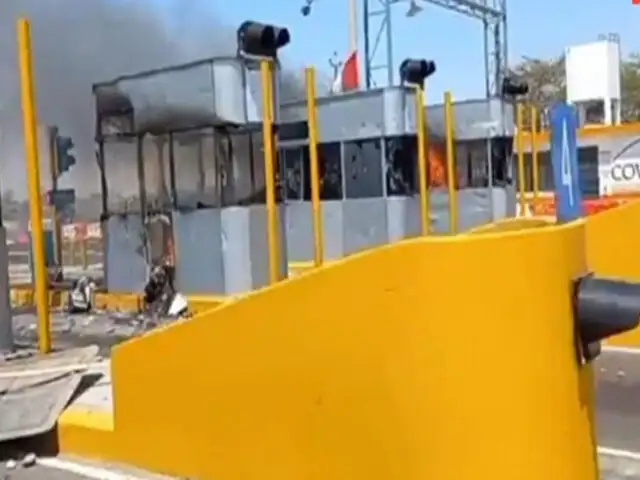 Paro de transportistas: Grupo de vándalos incendia casetas de peaje en Ica